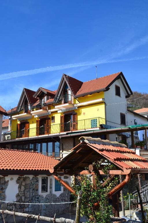 Luna D'Agerola Bilik gambar